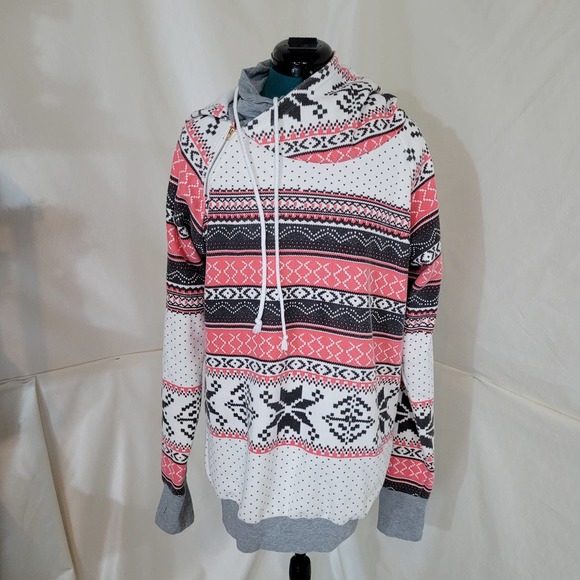 Daisy Mae Sweaters - ❄️ Daisy Mae Fuzzy Winter Print Hoody - Size Large